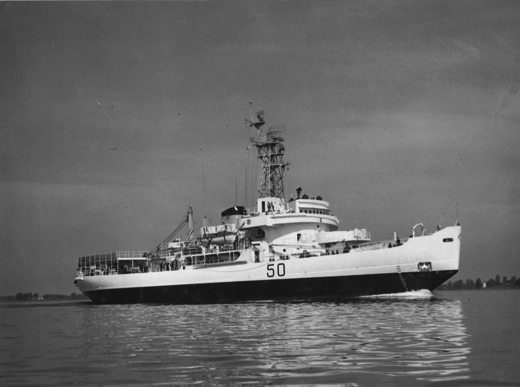 Photographie du navire HMCS Labrador, construit par Marine Industries de Sorel pour le gouvernement fédéral canadien.