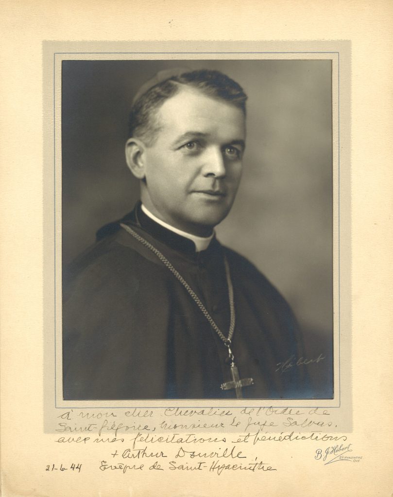 Portrait dédicacé de Mgr Arthur Douville, évêque de Saint-Hyacinthe, 21 juin 1944.