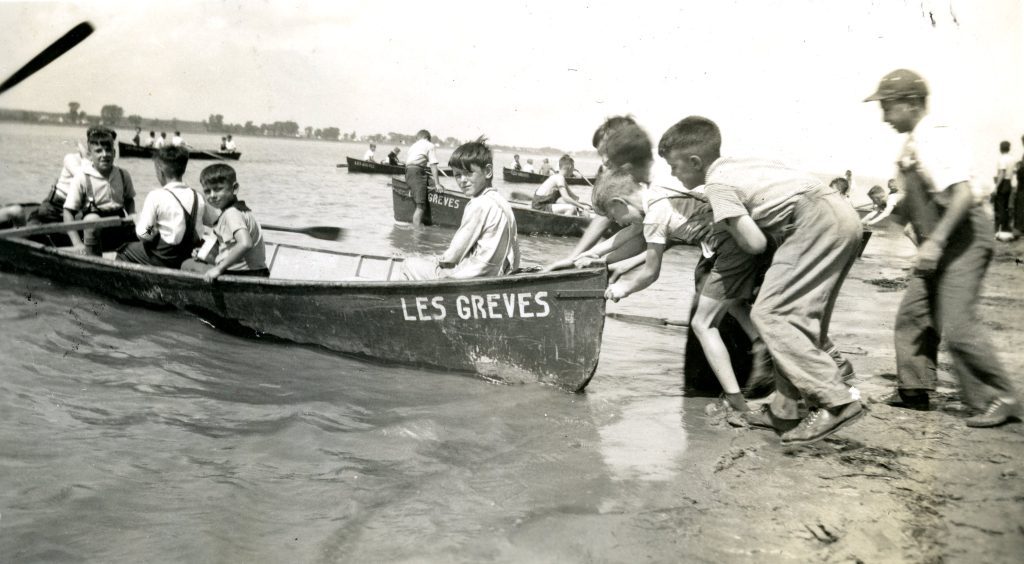 Jeunes garçons à la Colonie des Grèves en 1939. SHPS, Fonds Colonie des Grèves de Contrecœur, P295, S5, SS1, D16.